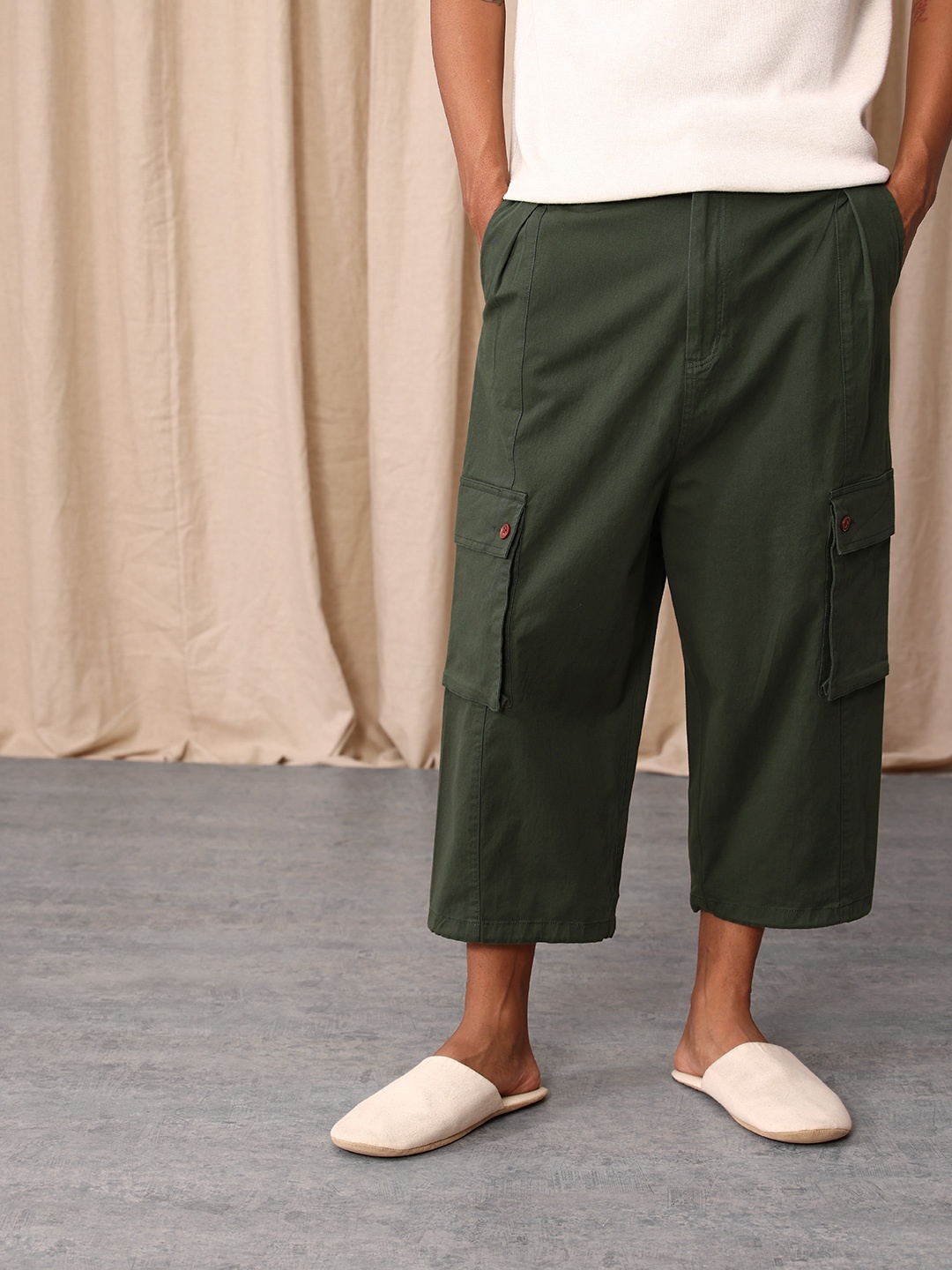 

Mr Bowerbird Men Cropped Oversized Cargos Trousers, Olive