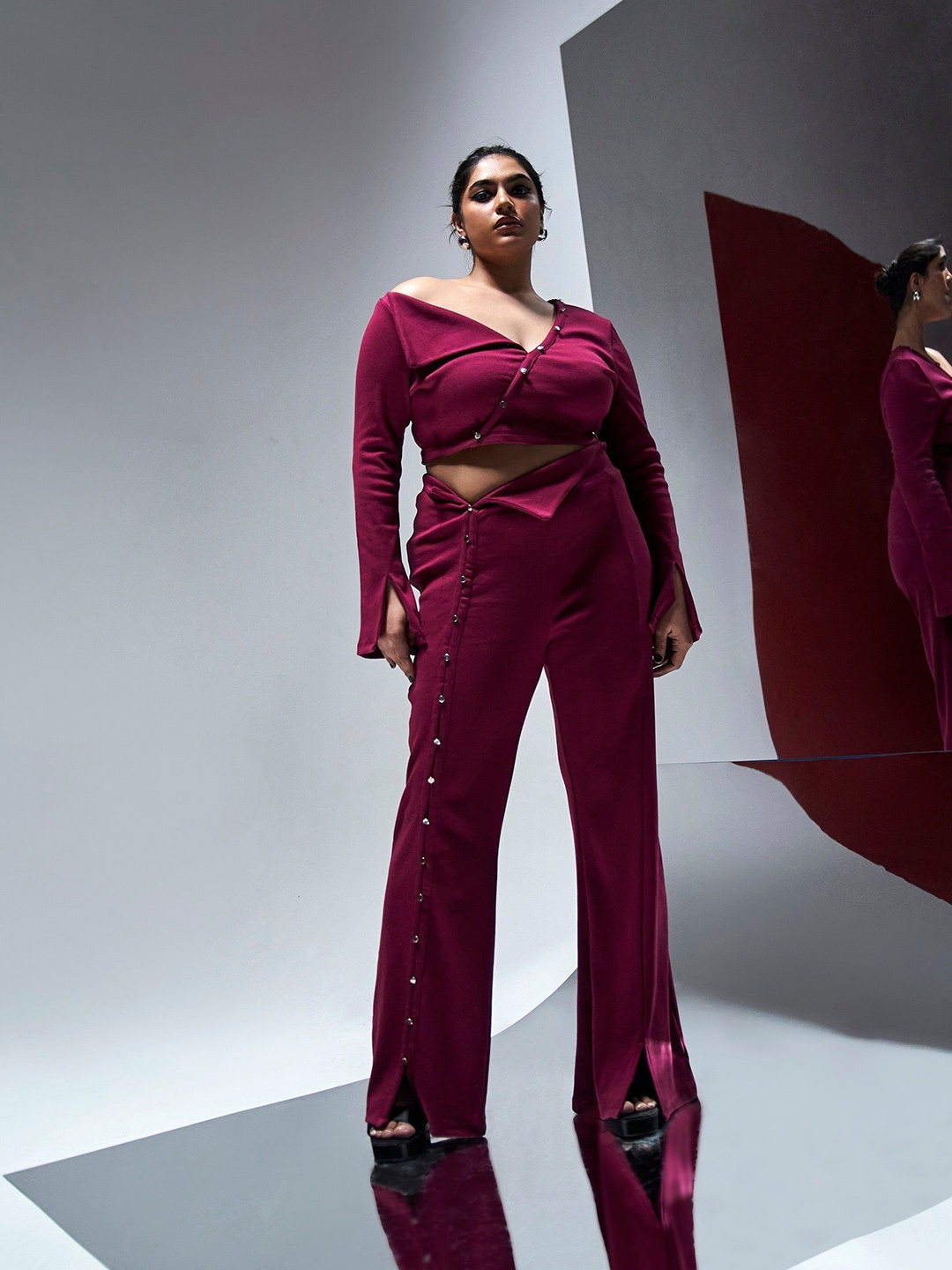 

Lea Clothing Co. Plus Size Solid V-Neck Long Slit Sleeves Fitted Crop Tops, Burgundy