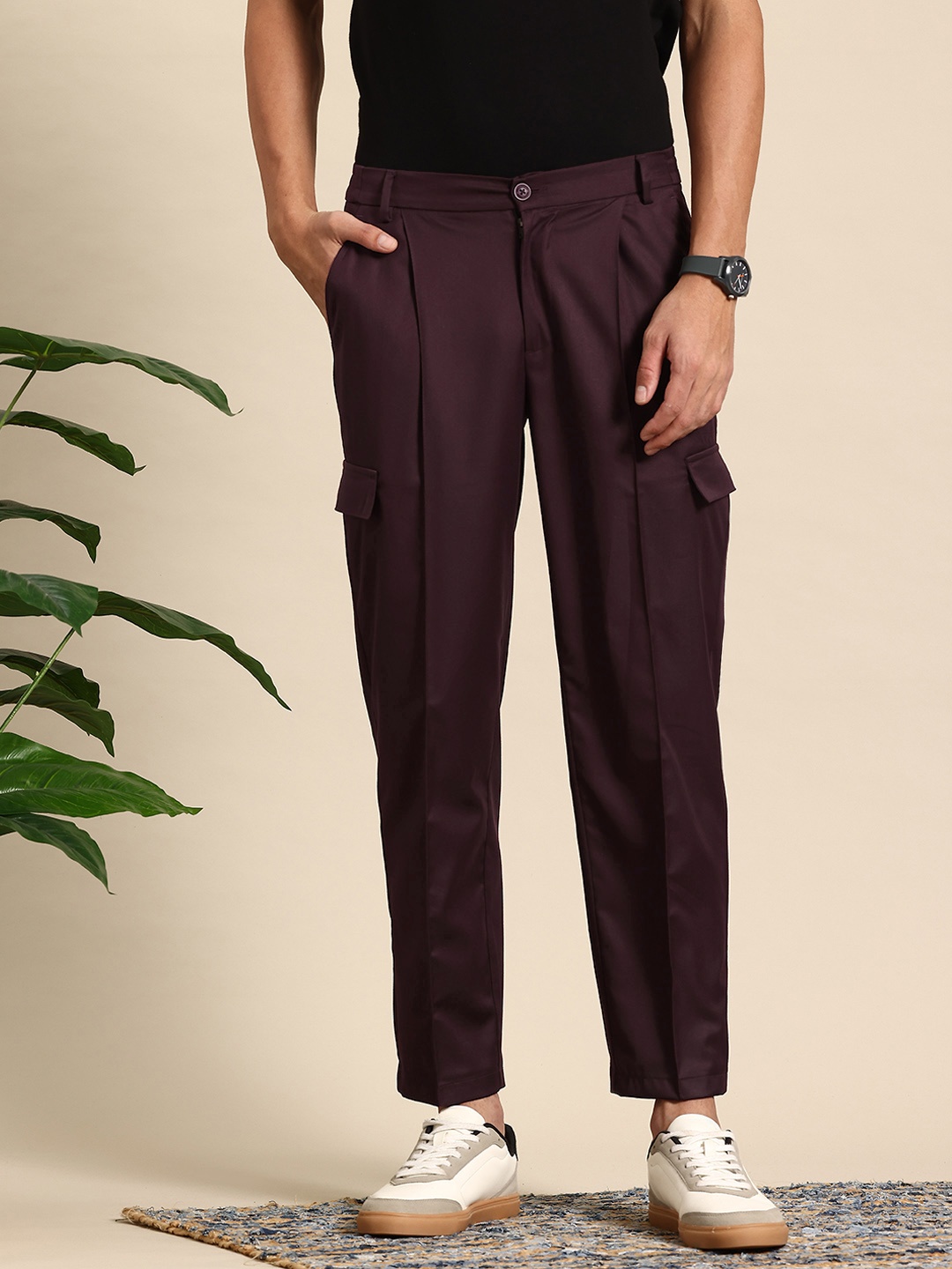 

Mast & Harbour Men Pleated Cargos Style Trousers, Burgundy