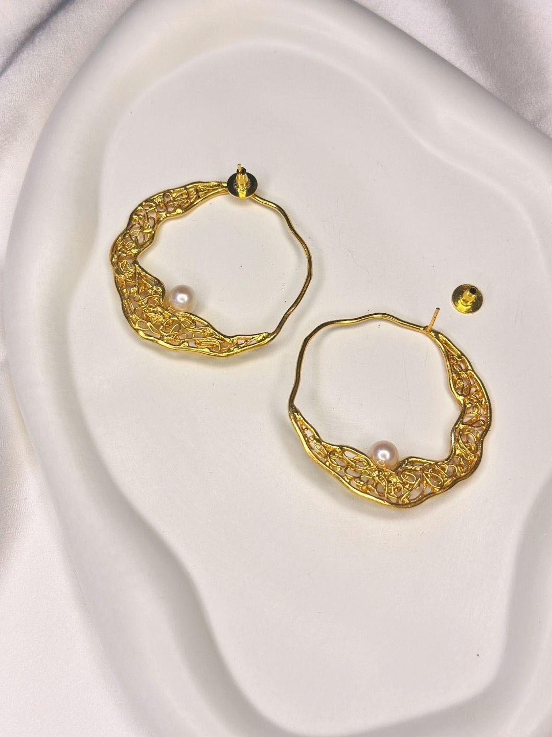 

nihiraa Contemporary Gold-Plated Pearls Hoop Earrings
