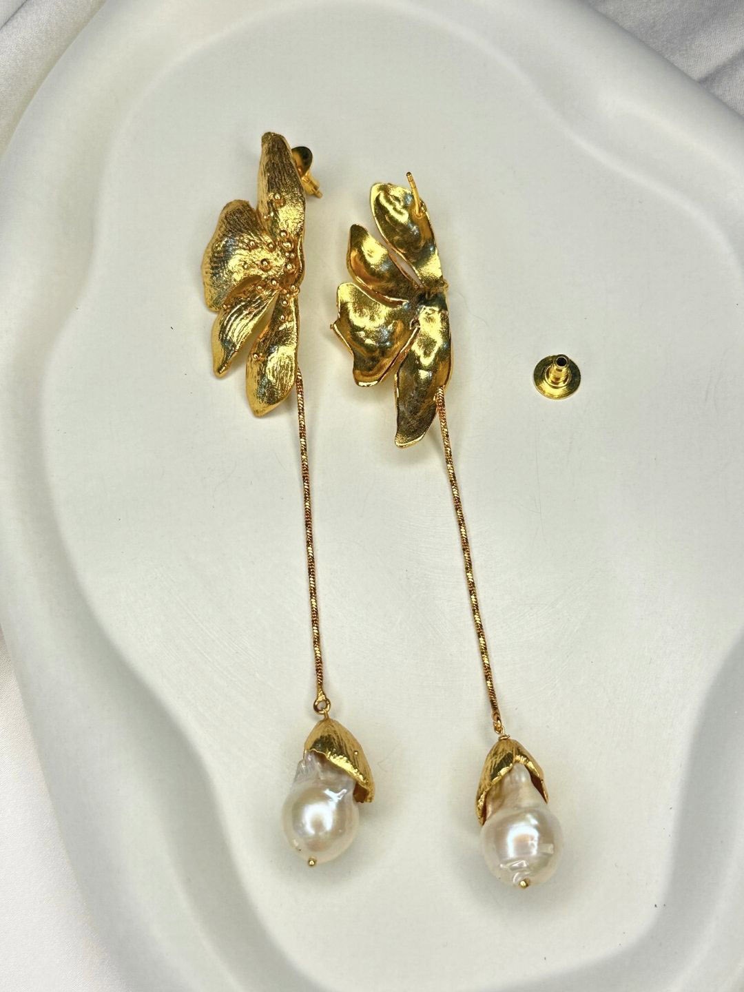 

nihiraa Gold-Plated Pearls Drop Earrings