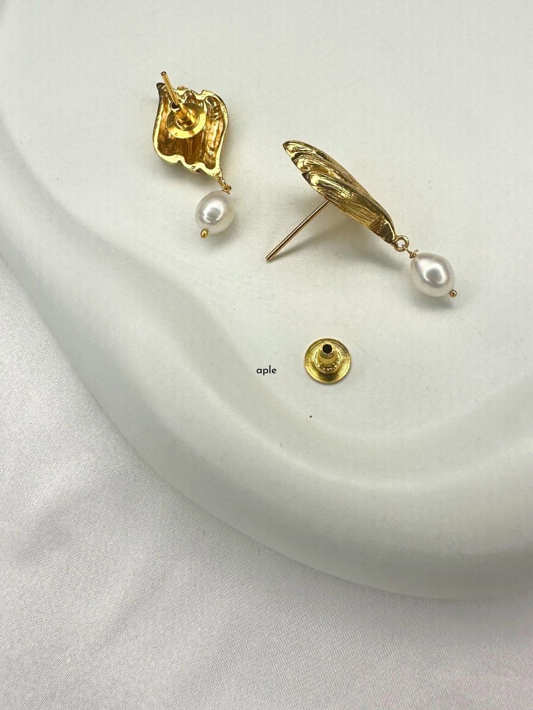 

nihiraa Gold-Plated Pearls Drop Earrings