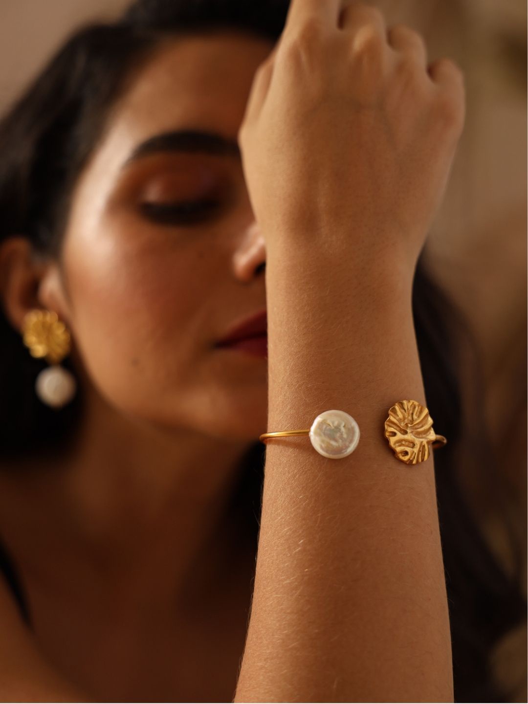 

nihiraa Gold-Plated Pearls Cuff Bracelet