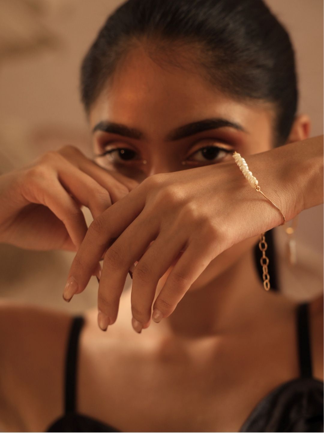 

nihiraa Gold-Plated Pearls Wraparound Bracelet