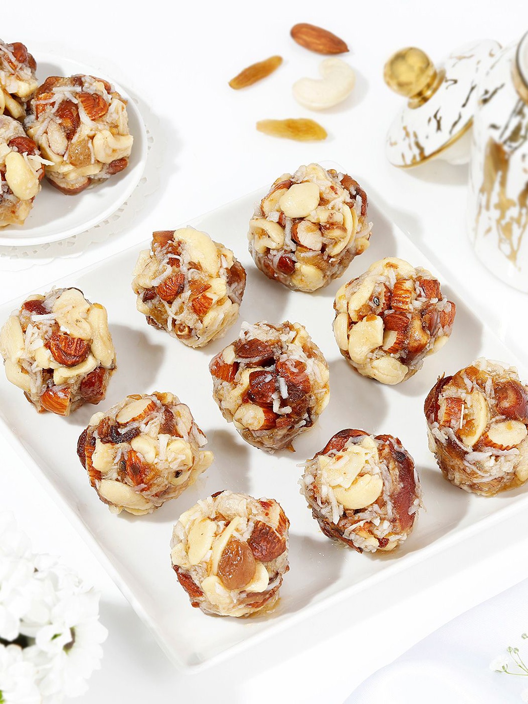 

IGP Unisex Special Dry Fruit Laddoos ( 400 gm), White