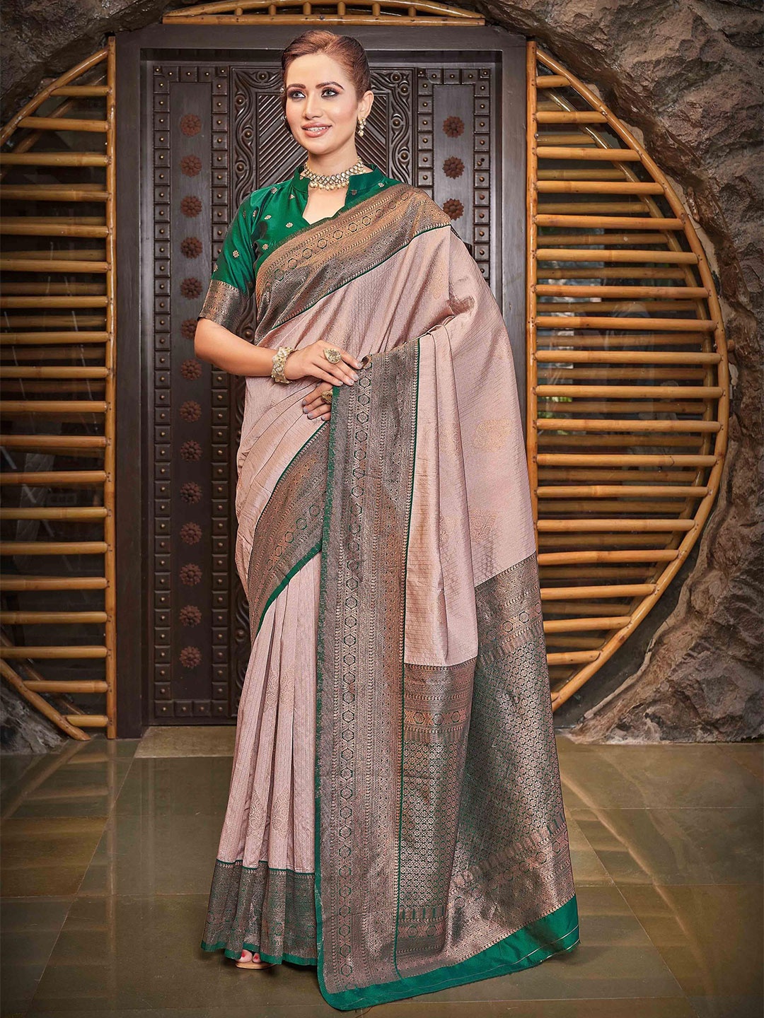 

DIVASTRI Woven Design Zari Mangalagiri Saree, Cream