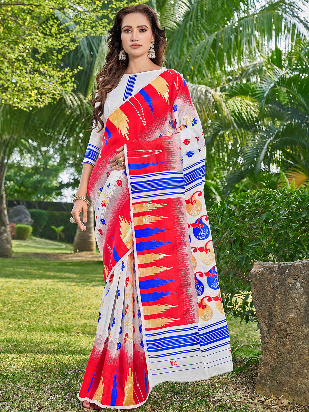 

DIVASTRI Ethnic Motifs Woven Design Zari Baluchari Saree, Red