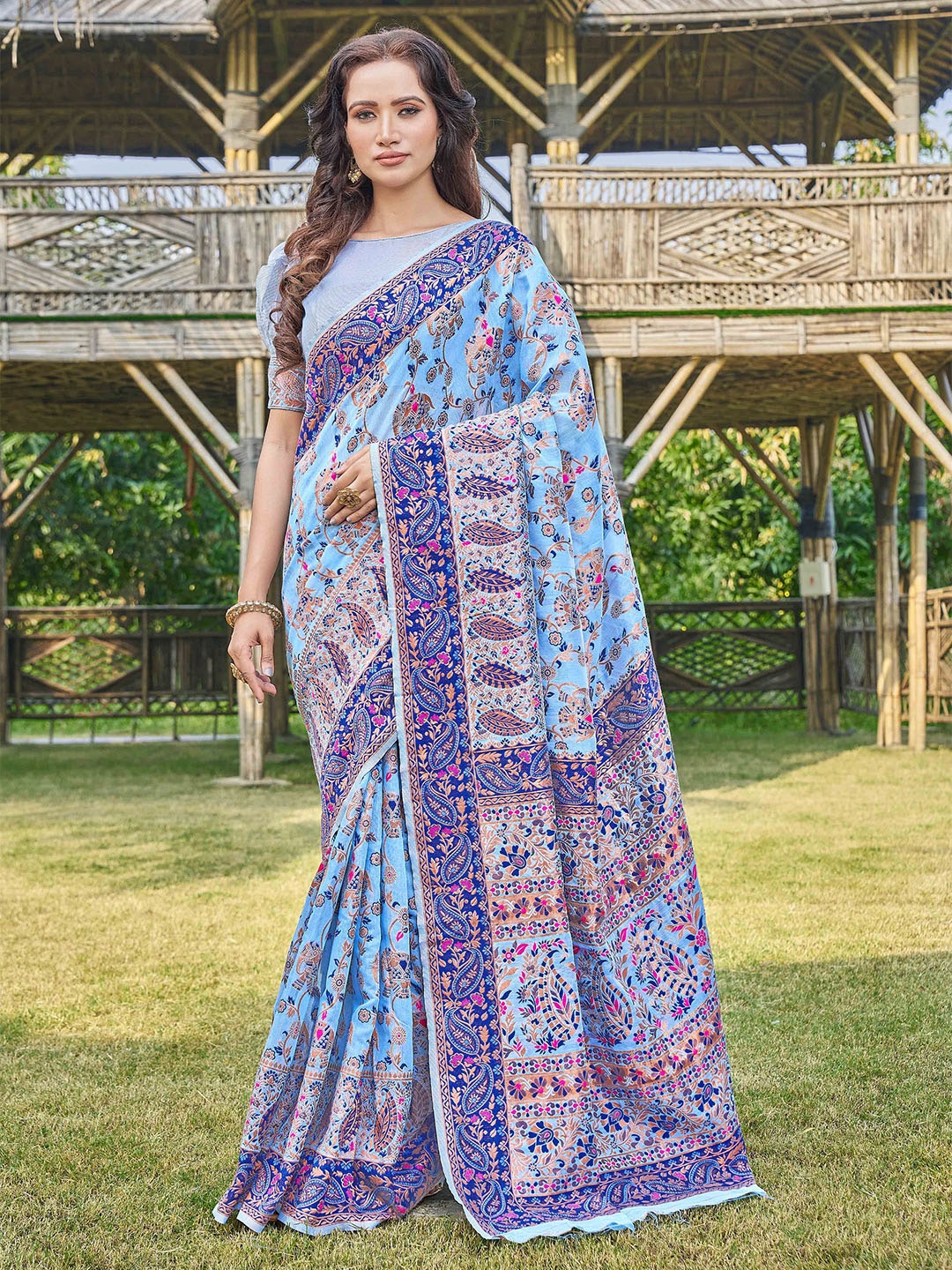 

DIVASTRI Ethnic Motif Zari Woven Kasavu Saree, Blue