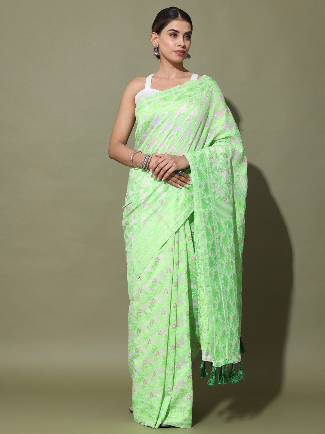 

VASTRANAND Woven Design Jamdani Saree, Cream