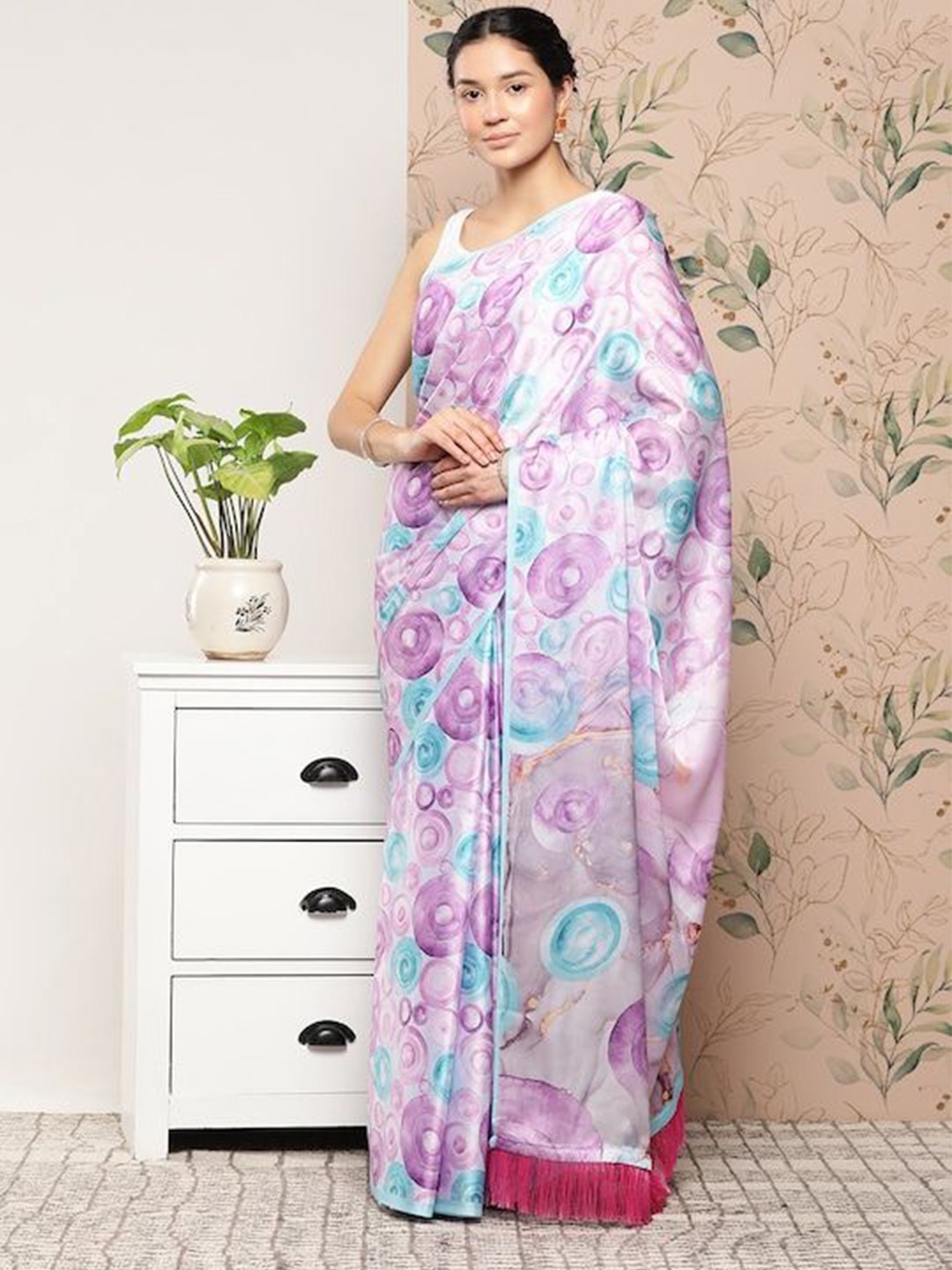 

VASTRANAND Geometric Printed Saree, Lavender