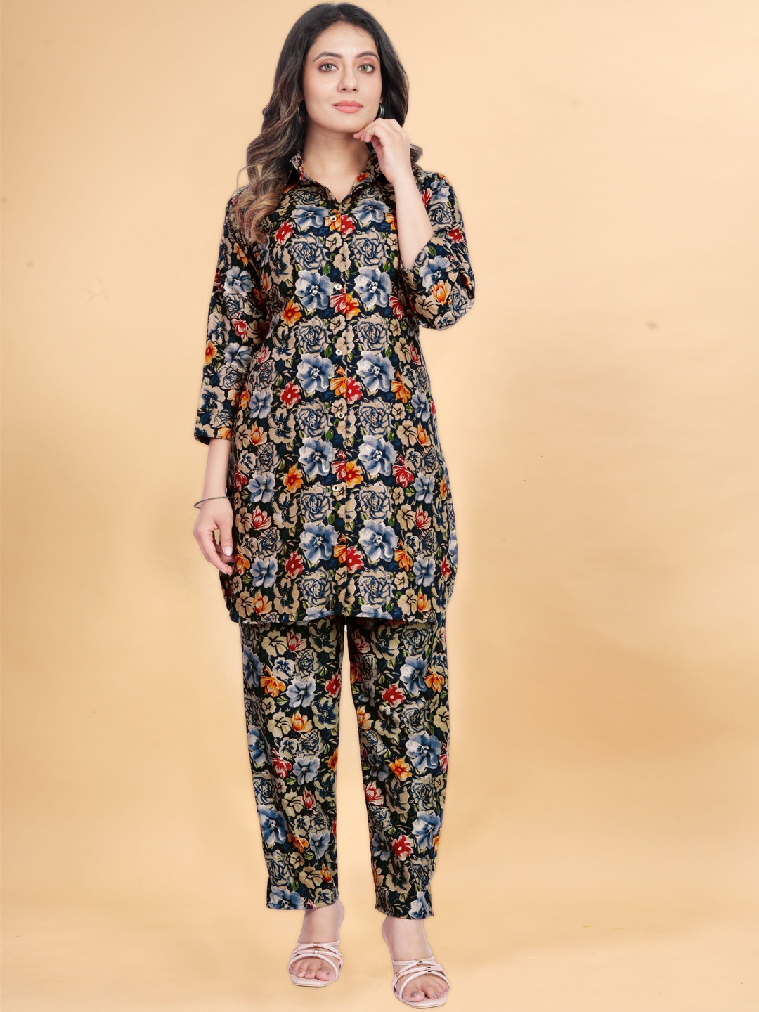 

Ekta Textiles Floral Printed Shirt Collar Tunic With Trousers, Blue