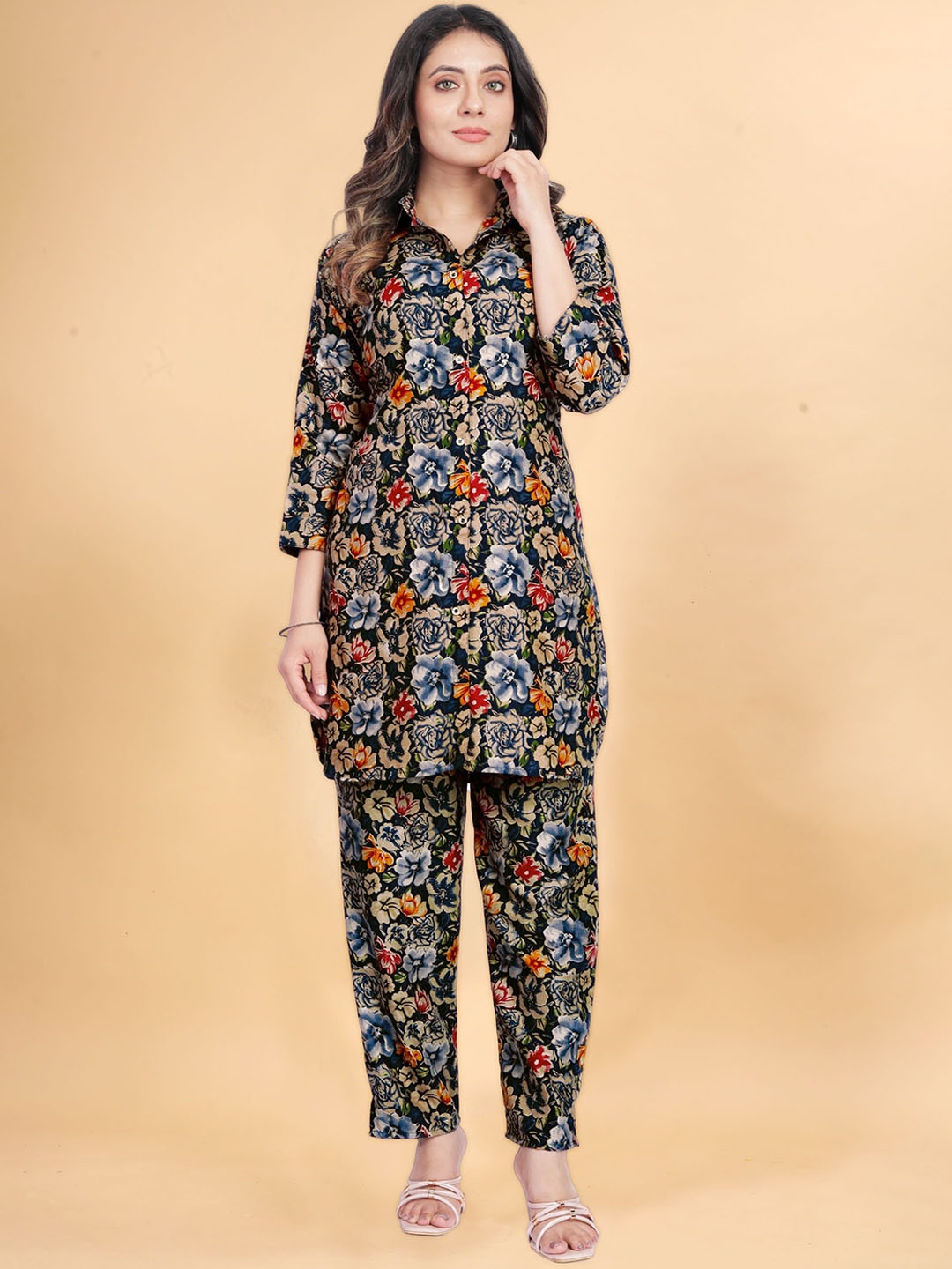 

Divyadham Textiles Floral Printed Top & Trousres Co-Ords, Blue