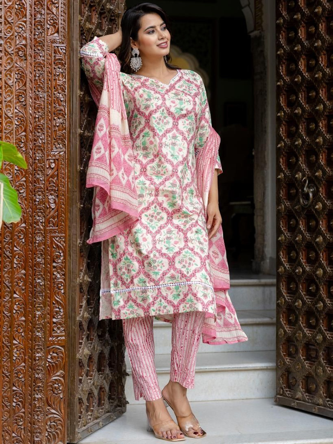 Aaysa Kurti Floral Printed Straight Pure Cotton Kurta with Trousers & Dupatta, Pink