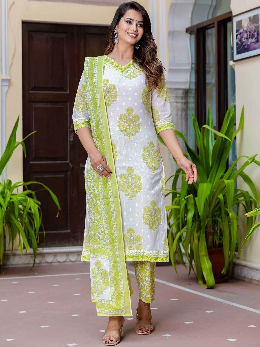 

Aaysa Kurti Ethnic Motifs Printed Straight Pure Cotton Kurta with Trousers & Dupatta, Green