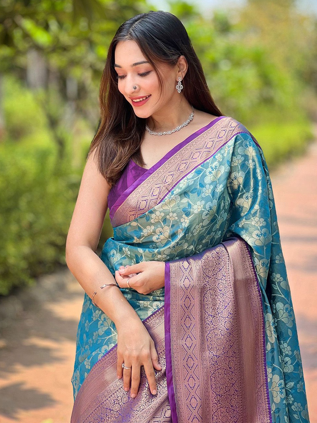 

Mitera Woven Design Zari Saree, Blue
