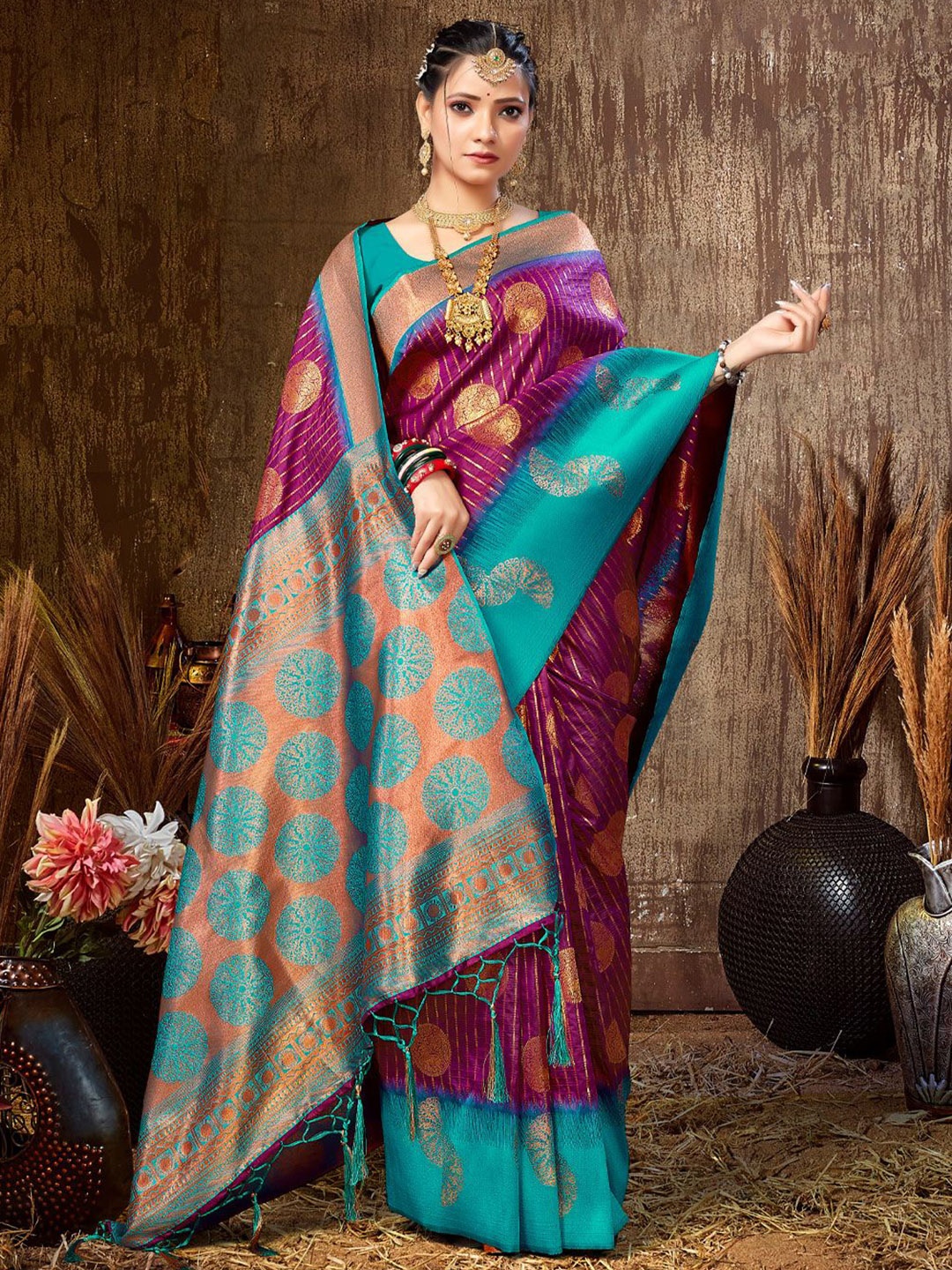 

Exclusiva Woven Designed Zari Saree, Purple