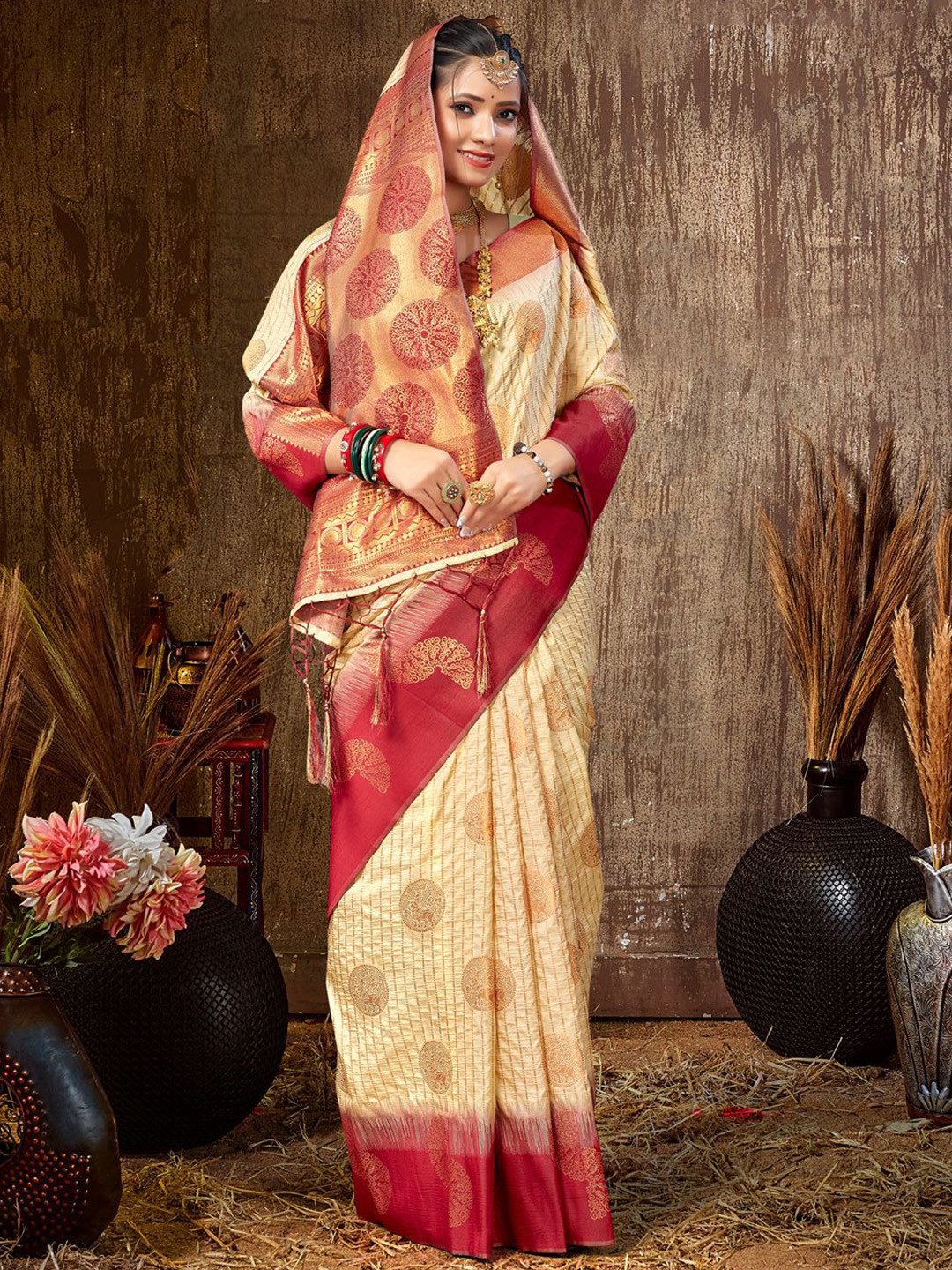 

Exclusiva Woven Design Zari Saree, Beige