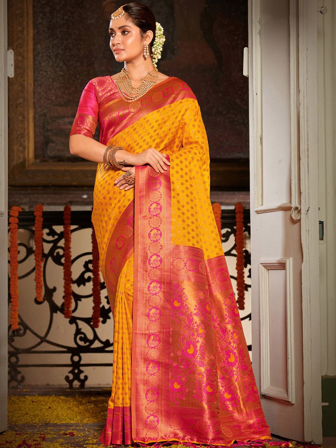 

Exclusiva Ethnic Motif Zari Woven Banarasi Saree, Yellow