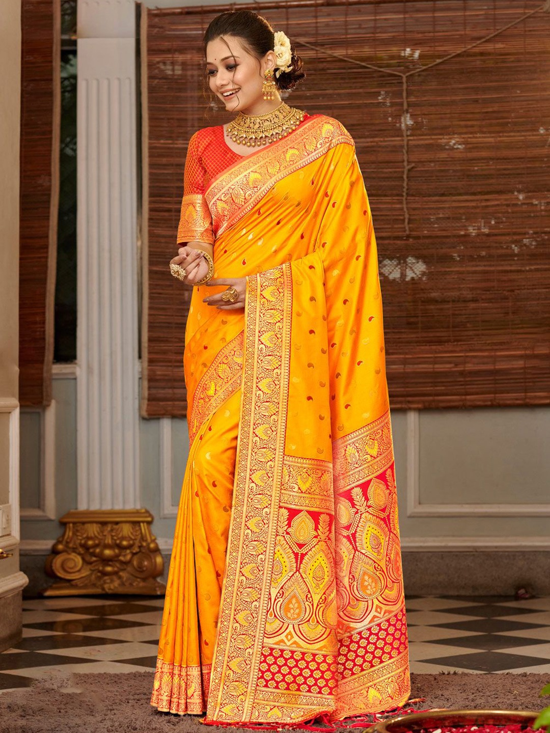 

Exclusiva Ethnic Motif Zari Woven Banarasi Saree, Yellow