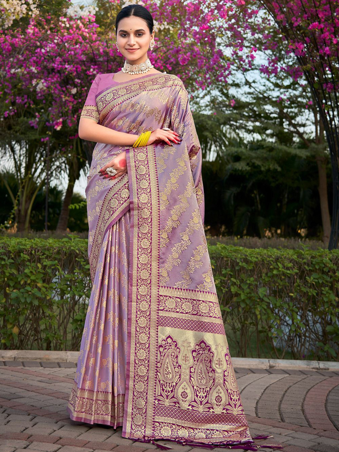 

Exclusiva Ethnic Motif Zari Woven Saree, Purple
