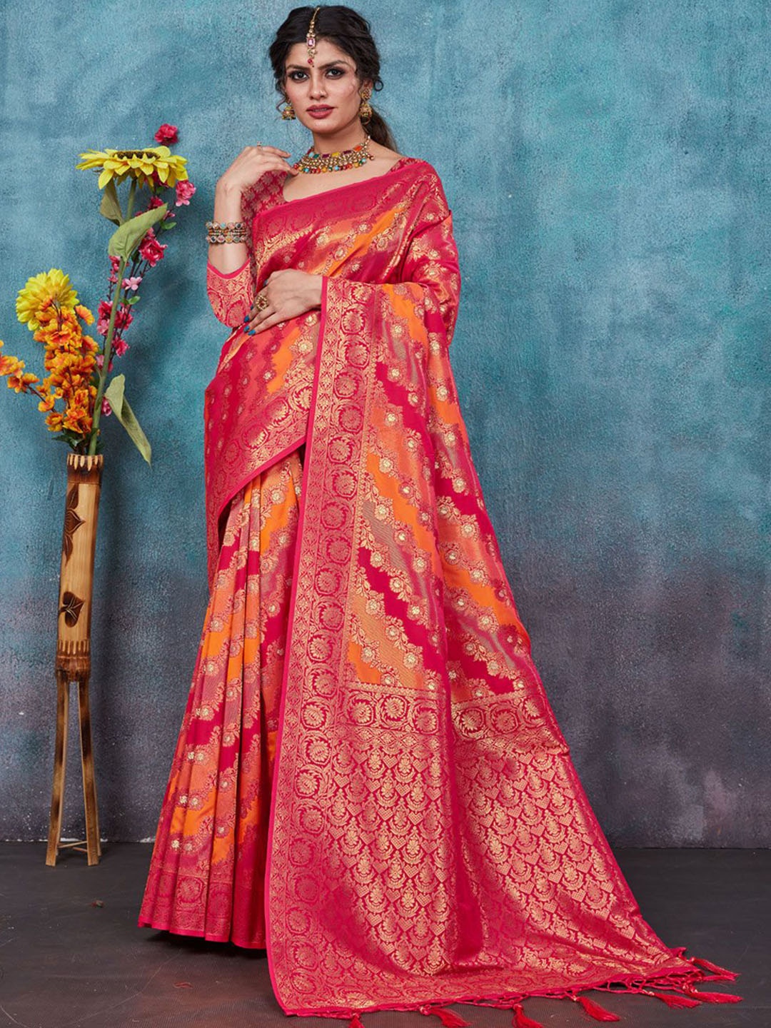 

Exclusiva Ethnic Motif Zari Woven Tassel Saree with Blouse, Pink