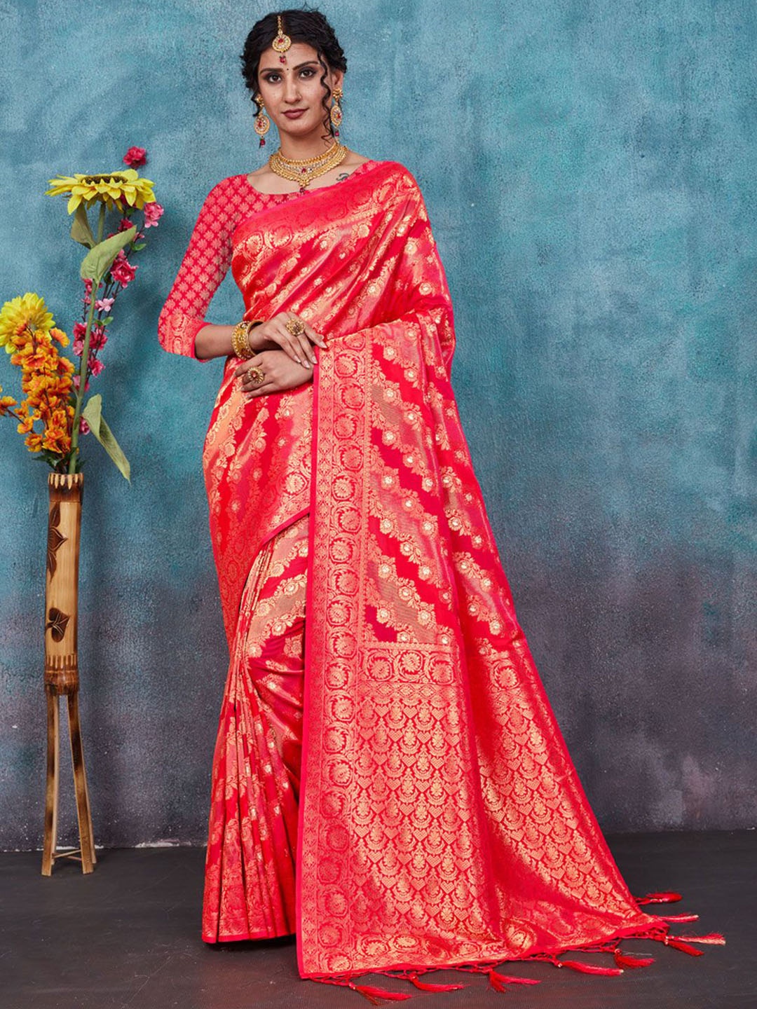 

Exclusiva Woven Design Zari Banarasi Saree, Red