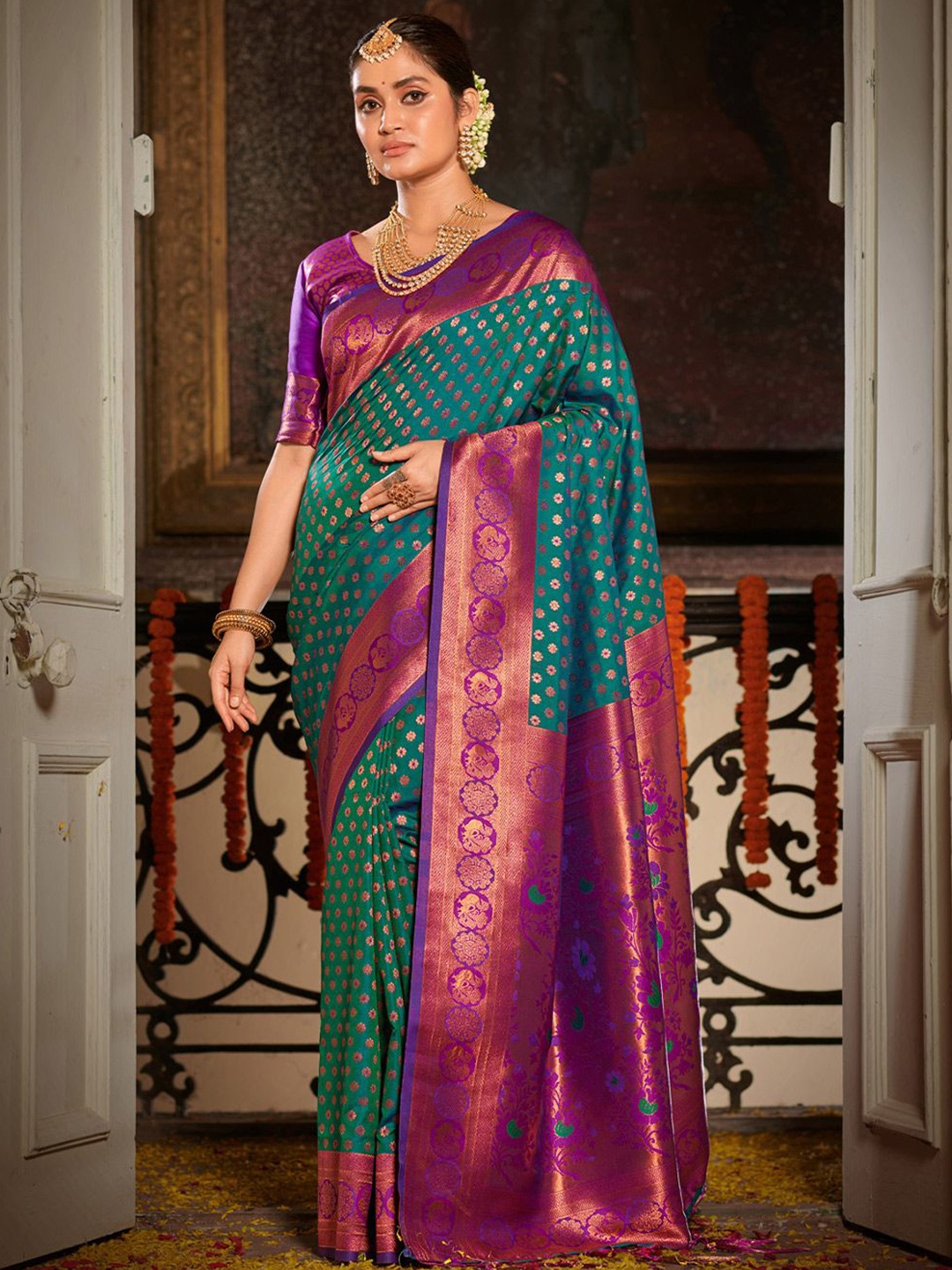 

Exclusiva Woven Design Zari Saree, Sea green
