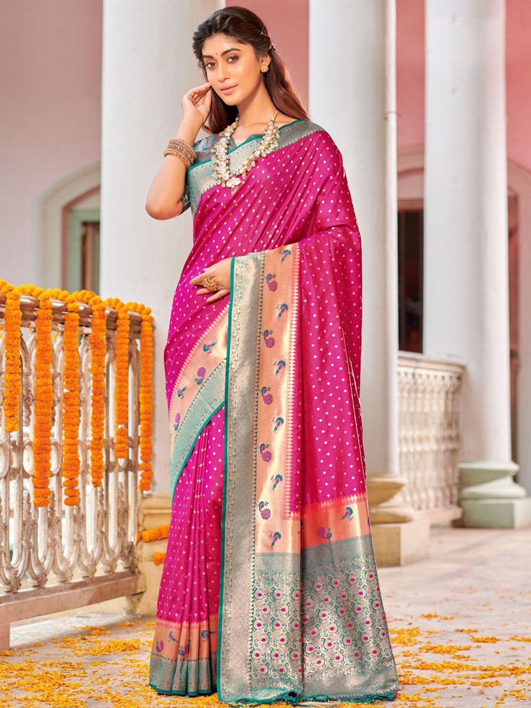 

Exclusiva Woven Design Zari Banarasi Saree, Pink