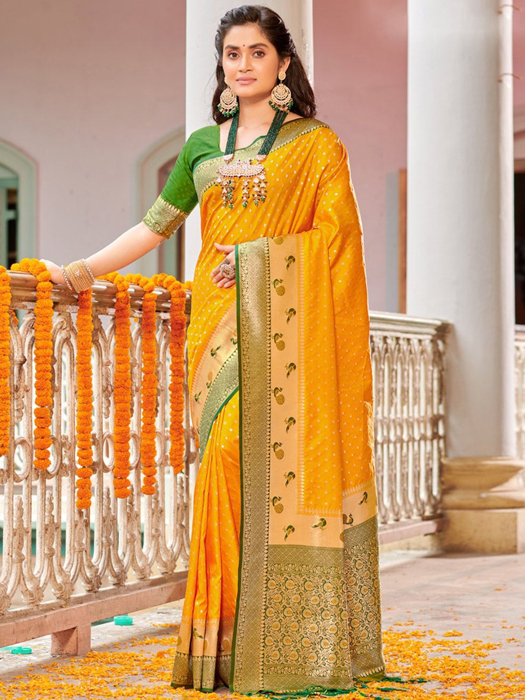 

Exclusiva Woven Design Zari Saree, Yellow