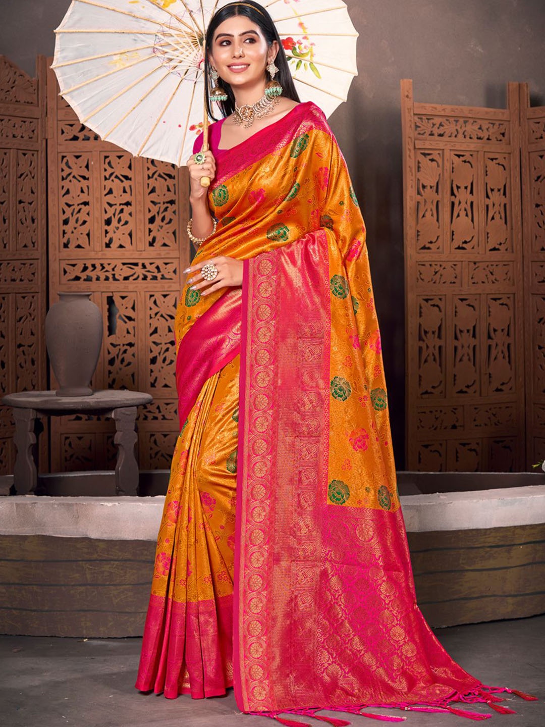 

Exclusiva Kanjivaram Woven Design Zari Saree, Yellow