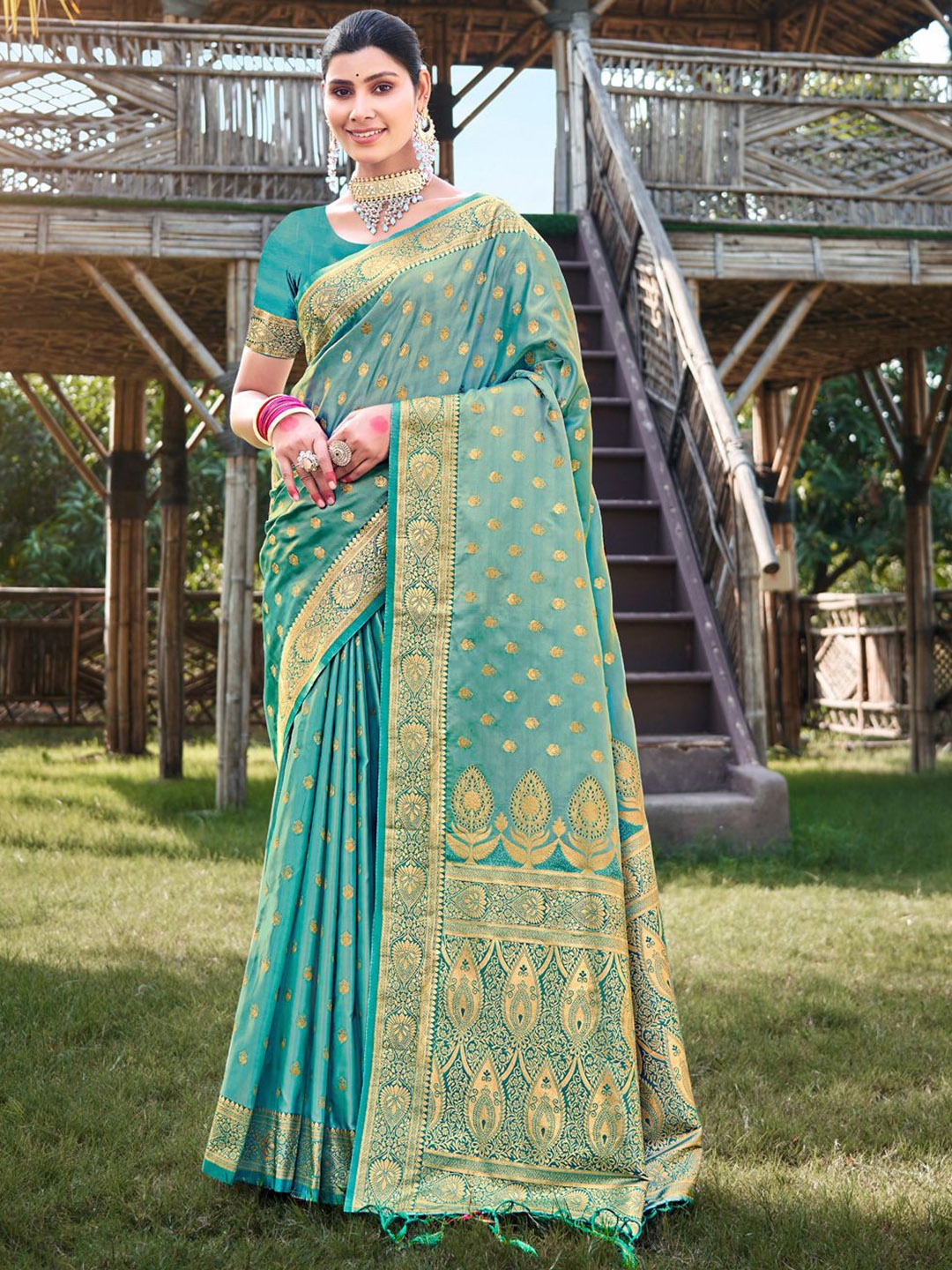 

Exclusiva Woven Designed Zari Saree, Blue