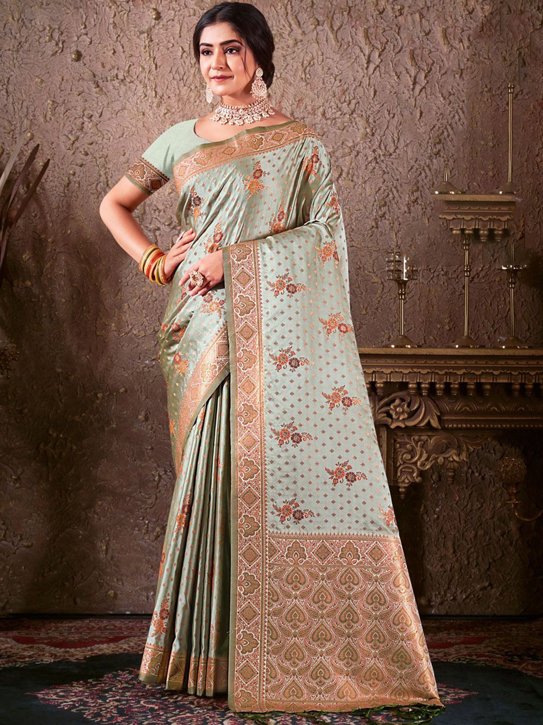 

Exclusiva Ethnic Motif Zari Woven Tassel Saree, Green