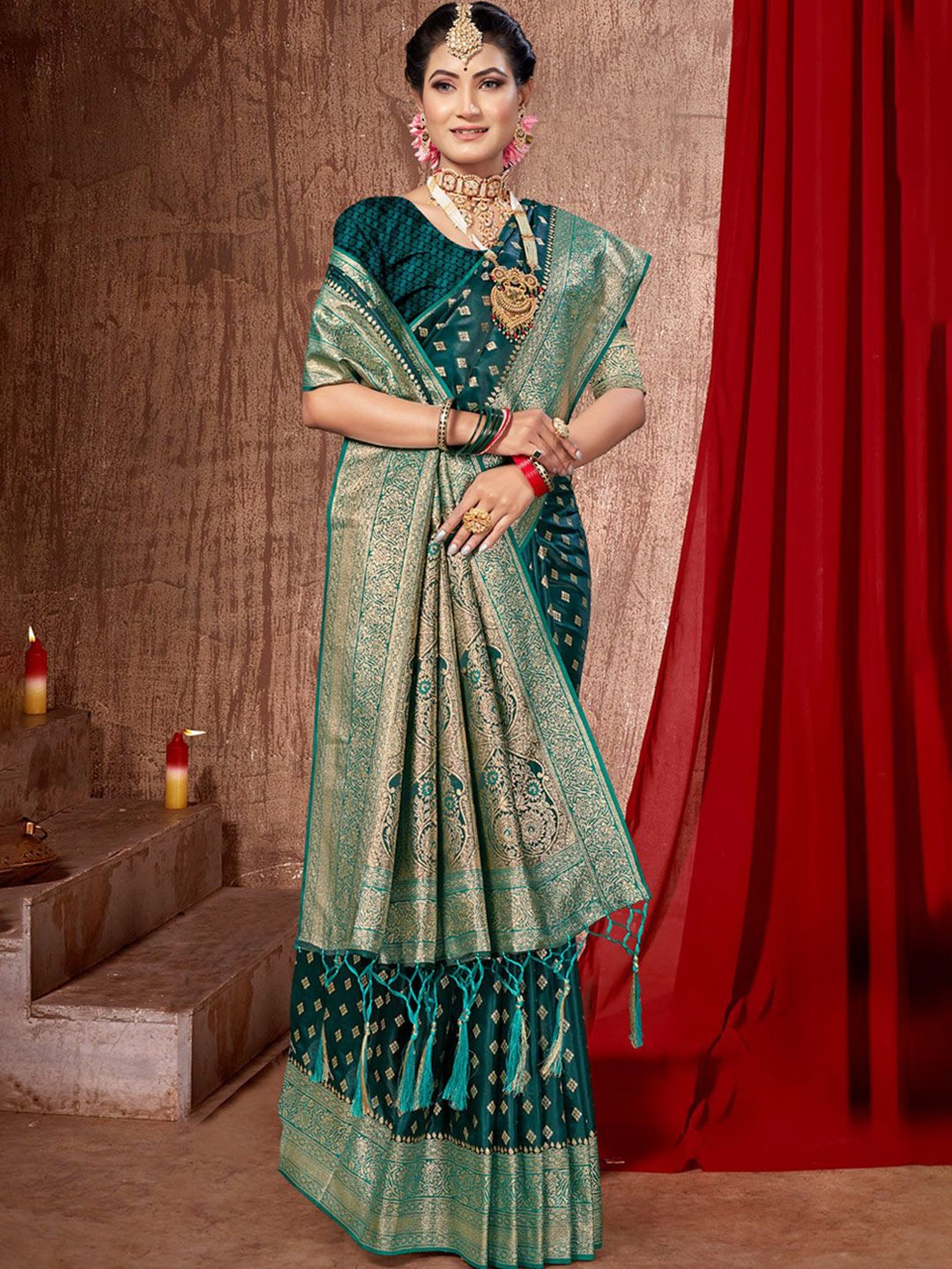 

Exclusiva Woven Design Zari Banarasi Saree, Green