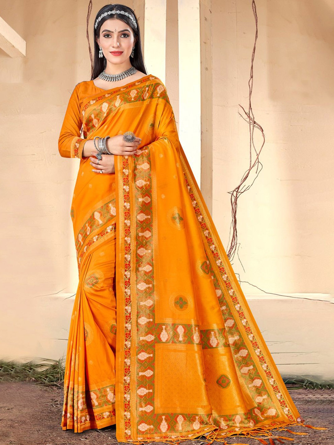 

Exclusiva Ethnic Motif Zari Woven Banarasi Saree, Yellow