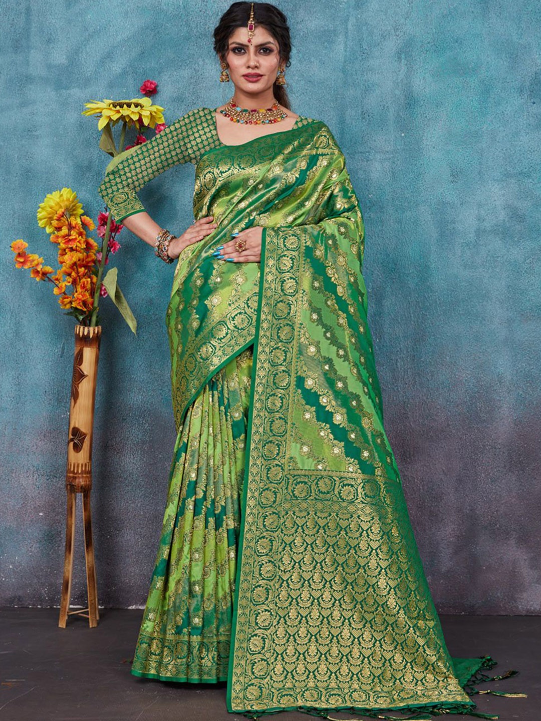 

Exclusiva Woven Design Banarasi Zari Saree, Green
