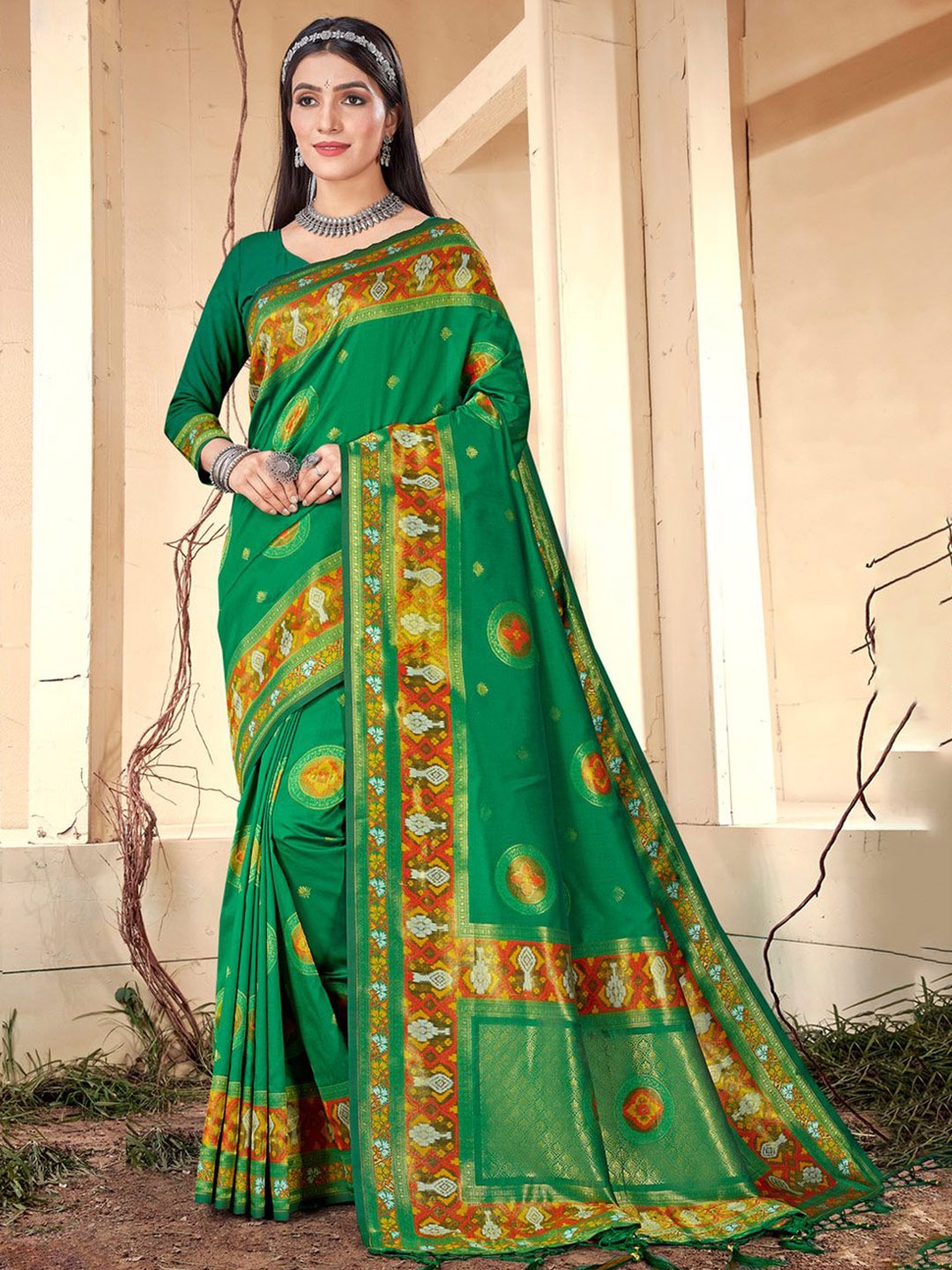 

Exclusiva Woven Designed Zari Saree, Green