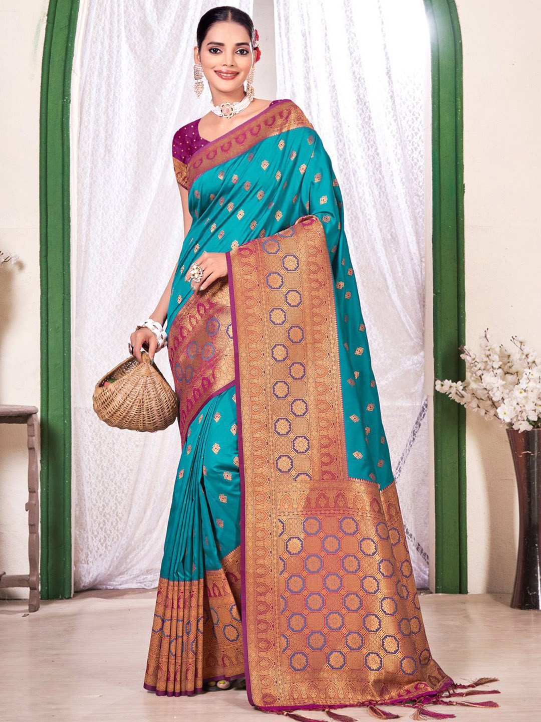 

Exclusiva Ethnic Motif Zari Woven Banarasi Saree, Sea green
