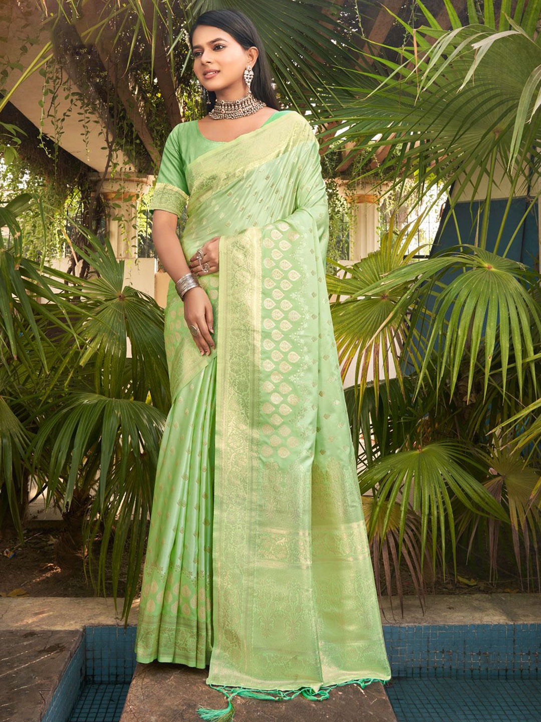 

Exclusiva Ethnic Motif Zari Woven Saree, Green