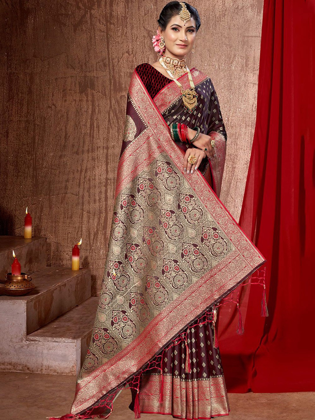 

Exclusiva Woven Design Banarasi Zari Saree, Maroon