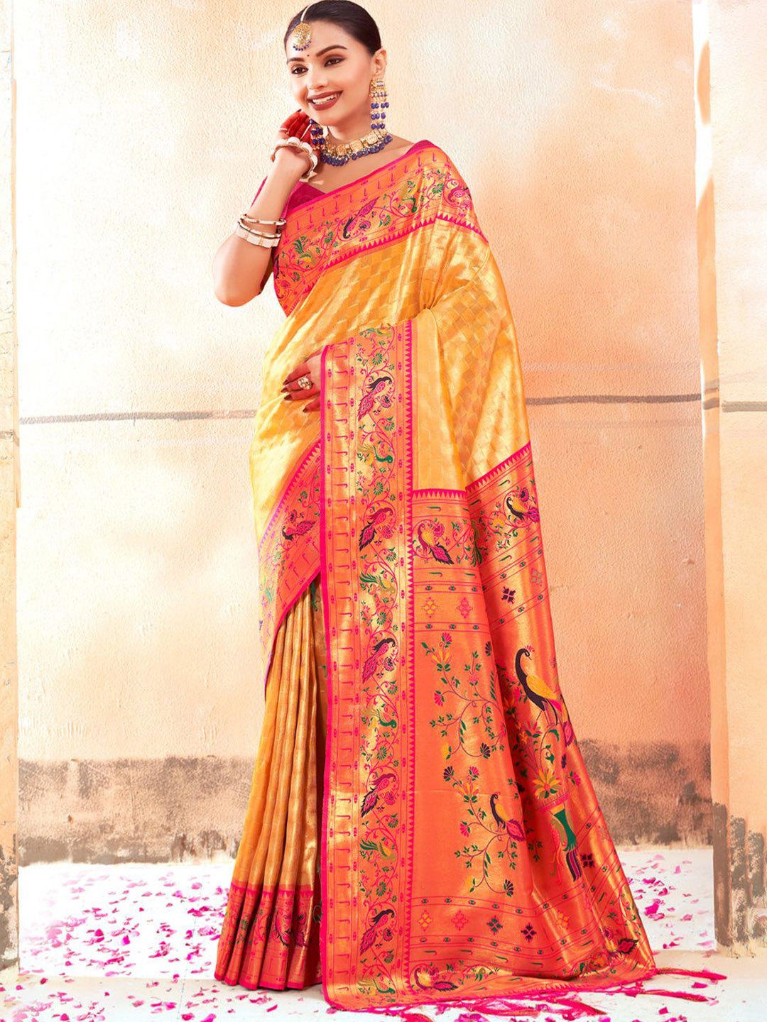 

Exclusiva Woven Designed Zari Saree, Yellow