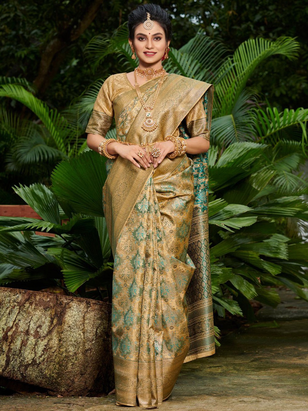 

Exclusiva Ethnic Motif Zari Woven Saree, Beige