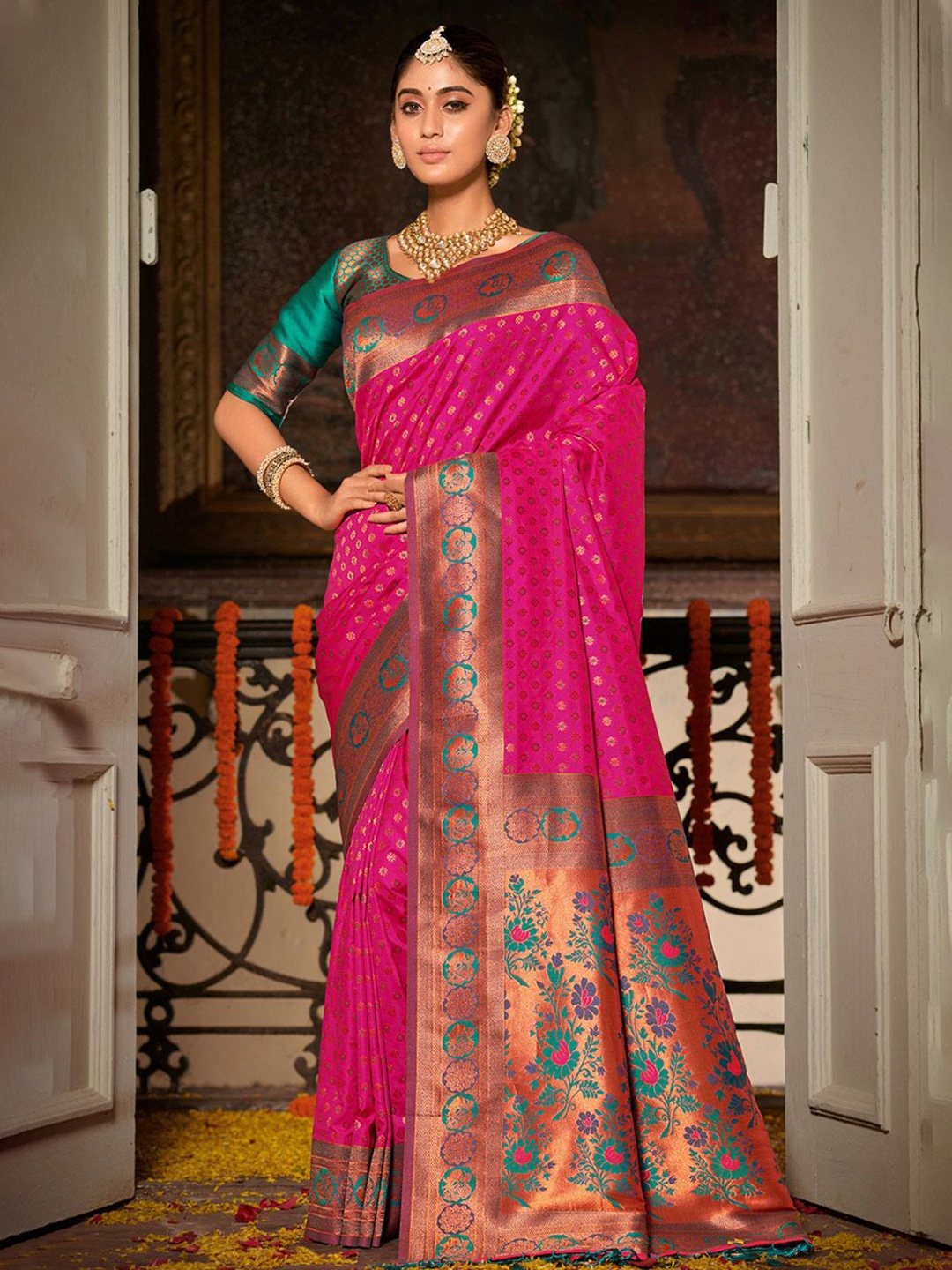 

Exclusiva Ethnic Motif Zari Woven Banarasi Saree, Pink
