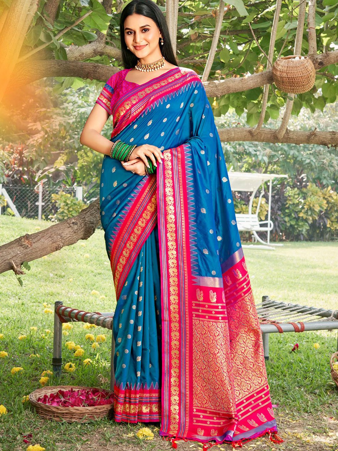 

Exclusiva Woven Design Zari Saree, Blue