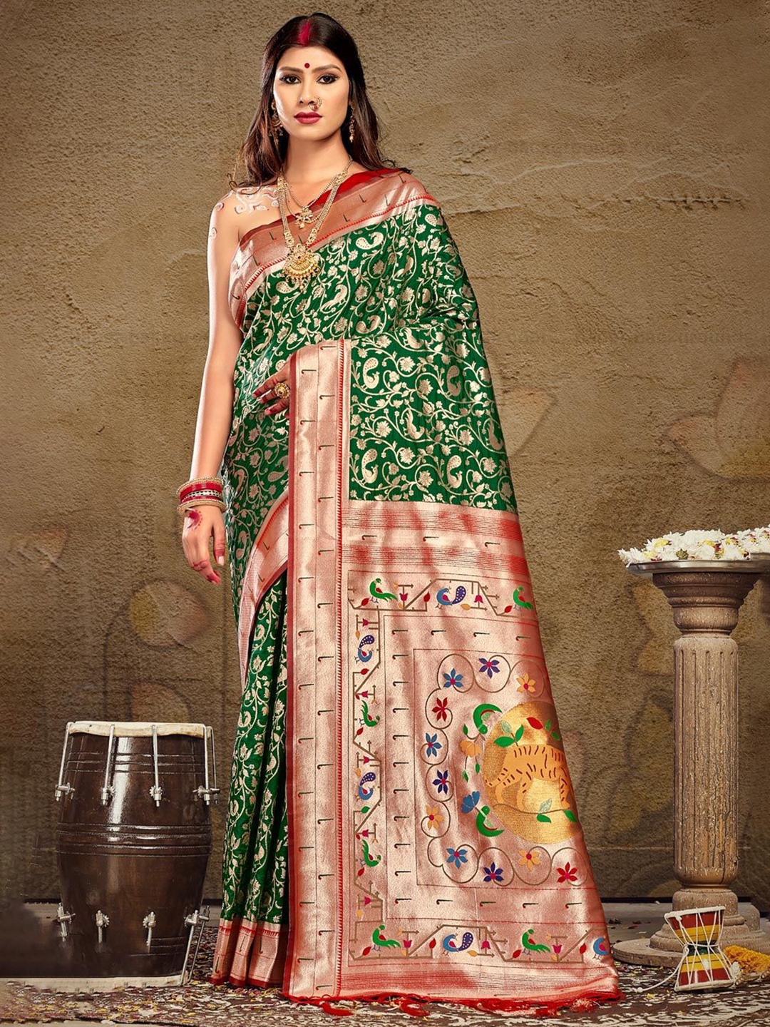 

Exclusiva Woven Design Zari Saree, Green