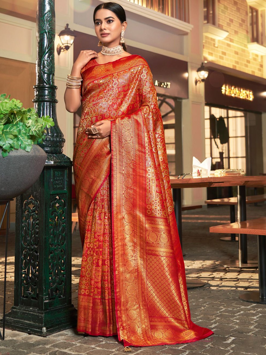 

Exclusiva Woven Design Zari Saree, Red