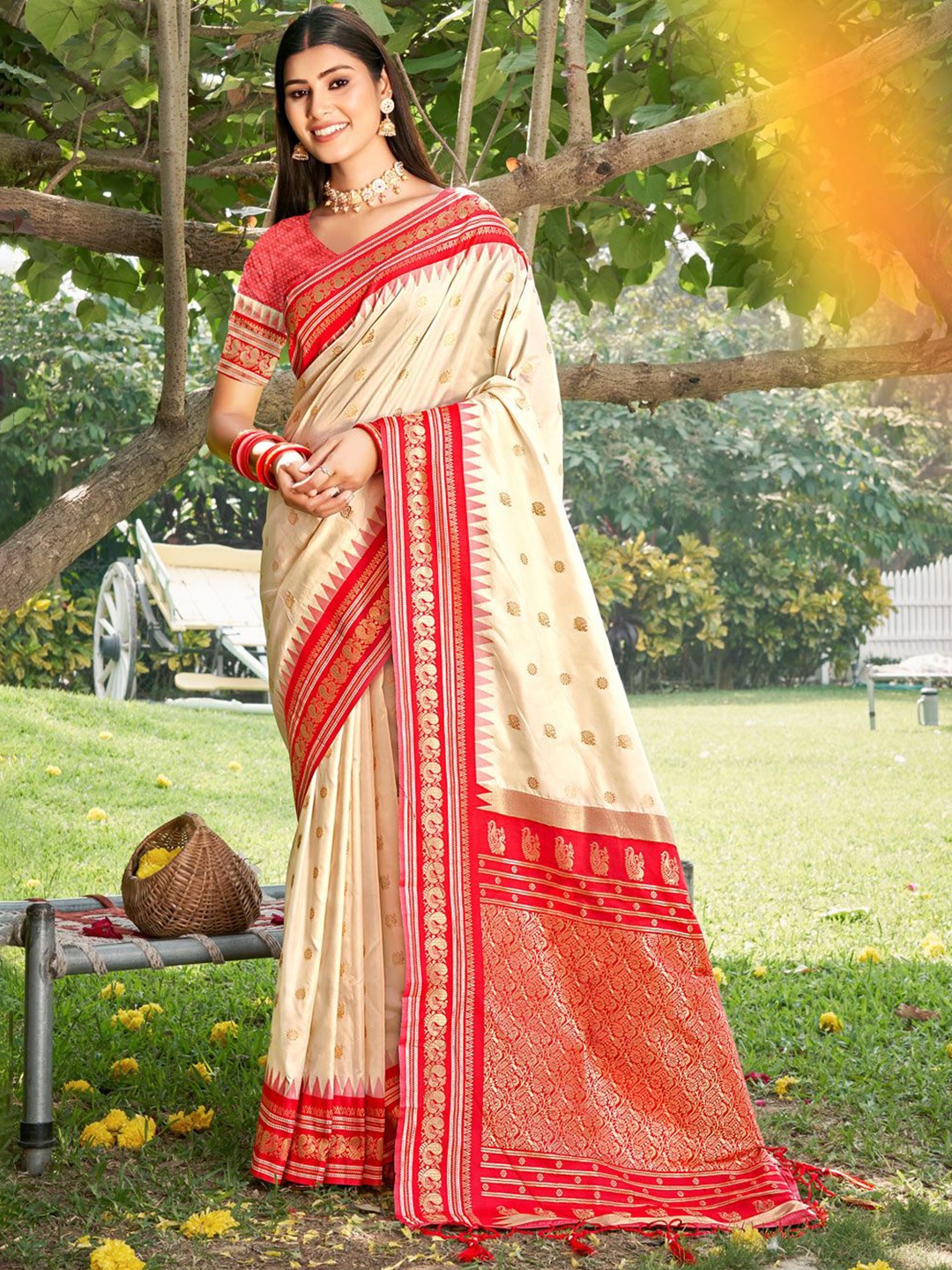 

Exclusiva Paithani Woven Design Zari Saree, Cream