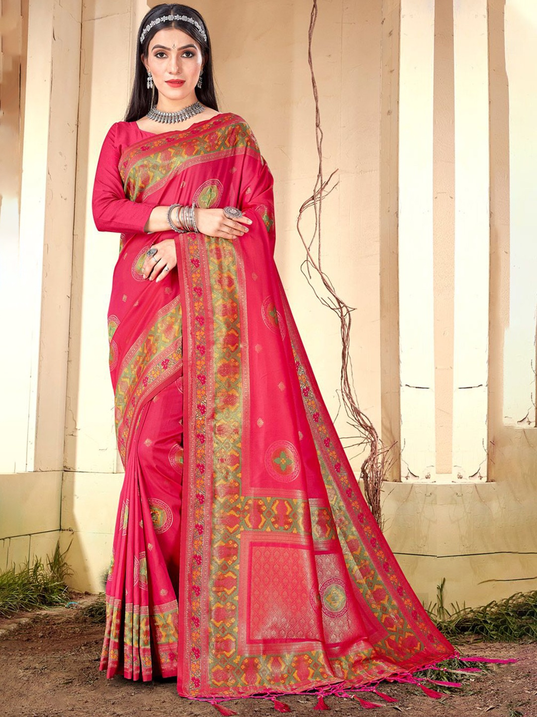 

Exclusiva Woven Designed Zari Saree, Pink