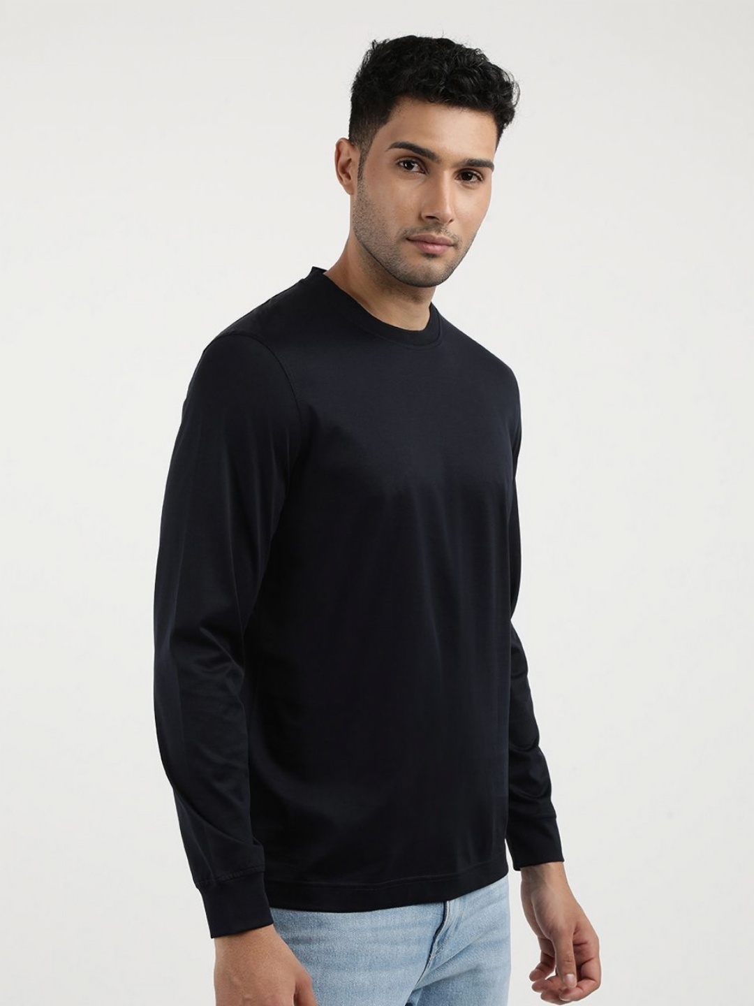 

Tommy Hilfiger Men Round Neck Cap Sleeves Applique T-shirt, Blue