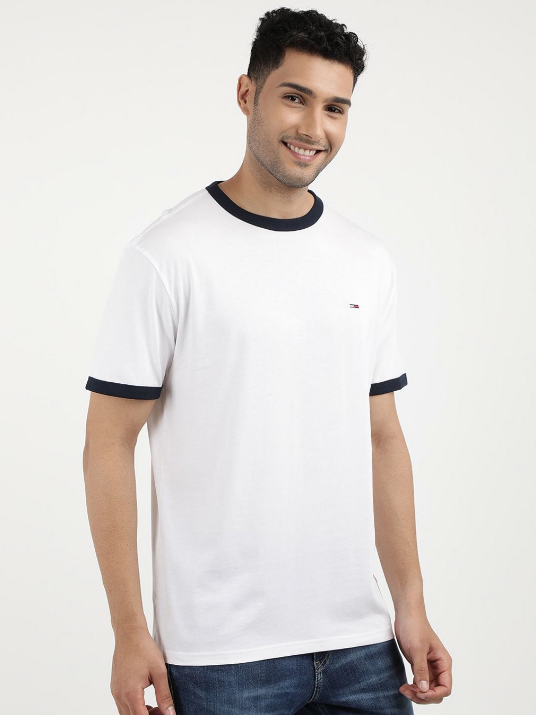

Tommy Hilfiger Men Drop-Shoulder Sleeves Applique Slim Fit T-shirt, White