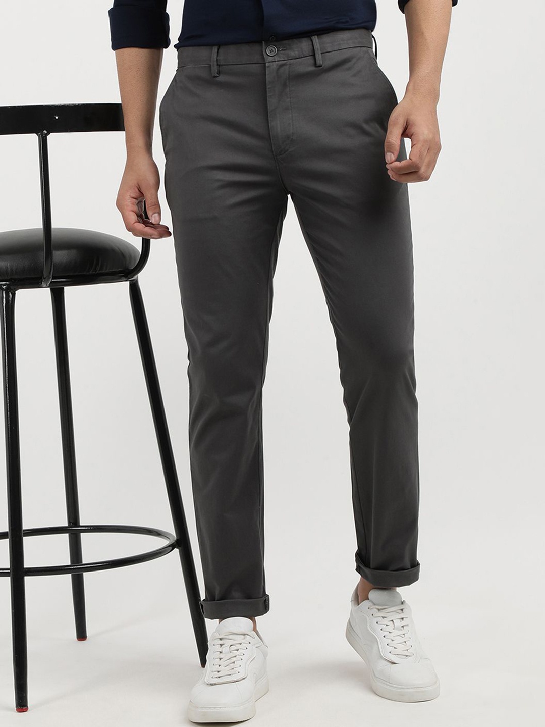

Tommy Hilfiger Men Solid Straight Fit Mid-Rise Chinos Trousers, Grey